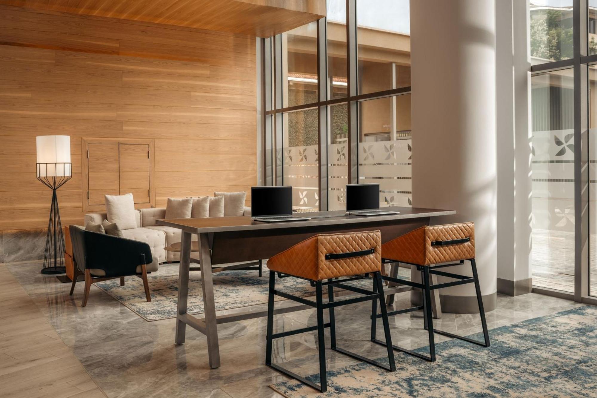 Four Points By Sheraton Кампала Екстериор снимка