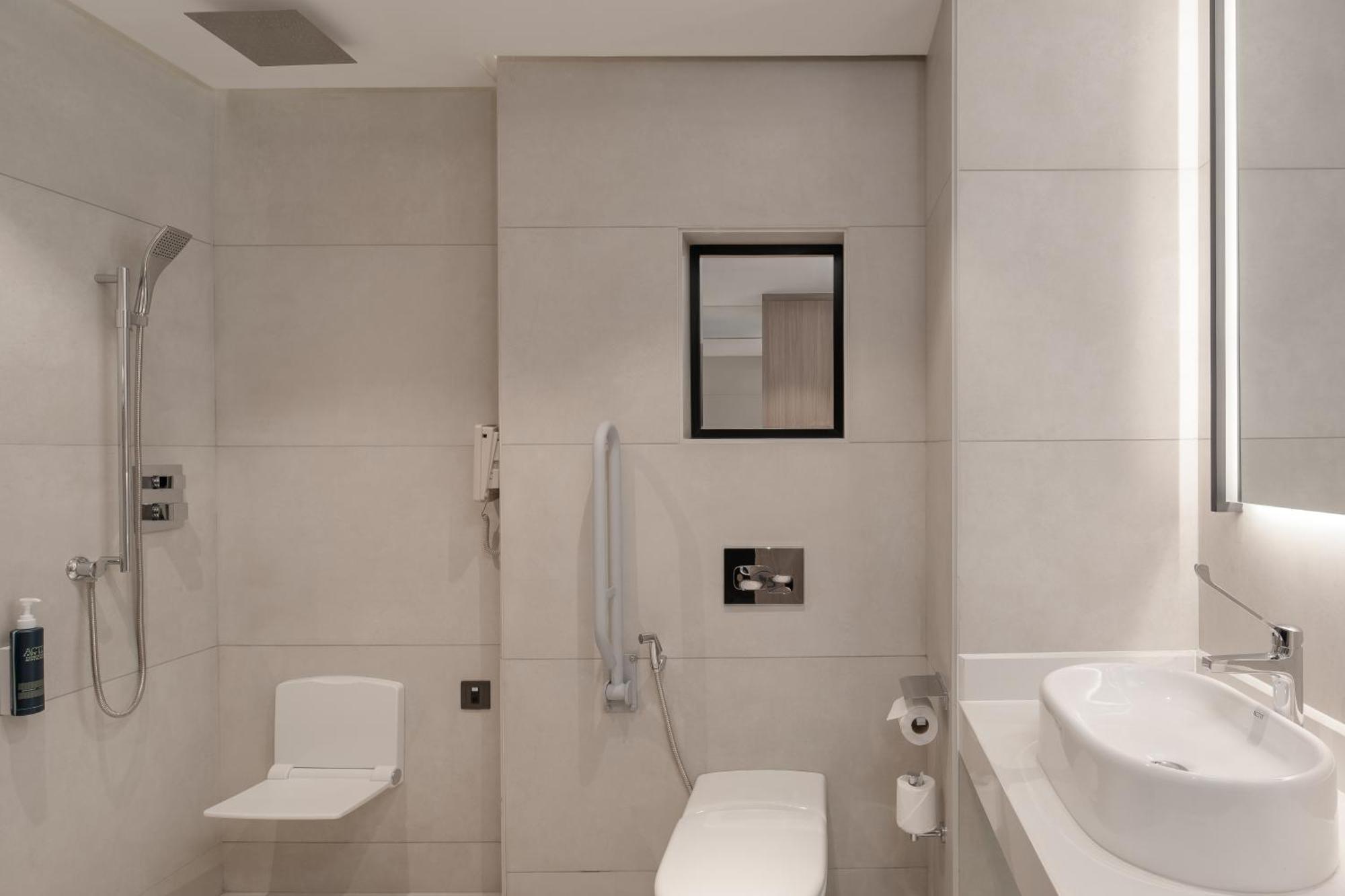 Four Points By Sheraton Кампала Екстериор снимка